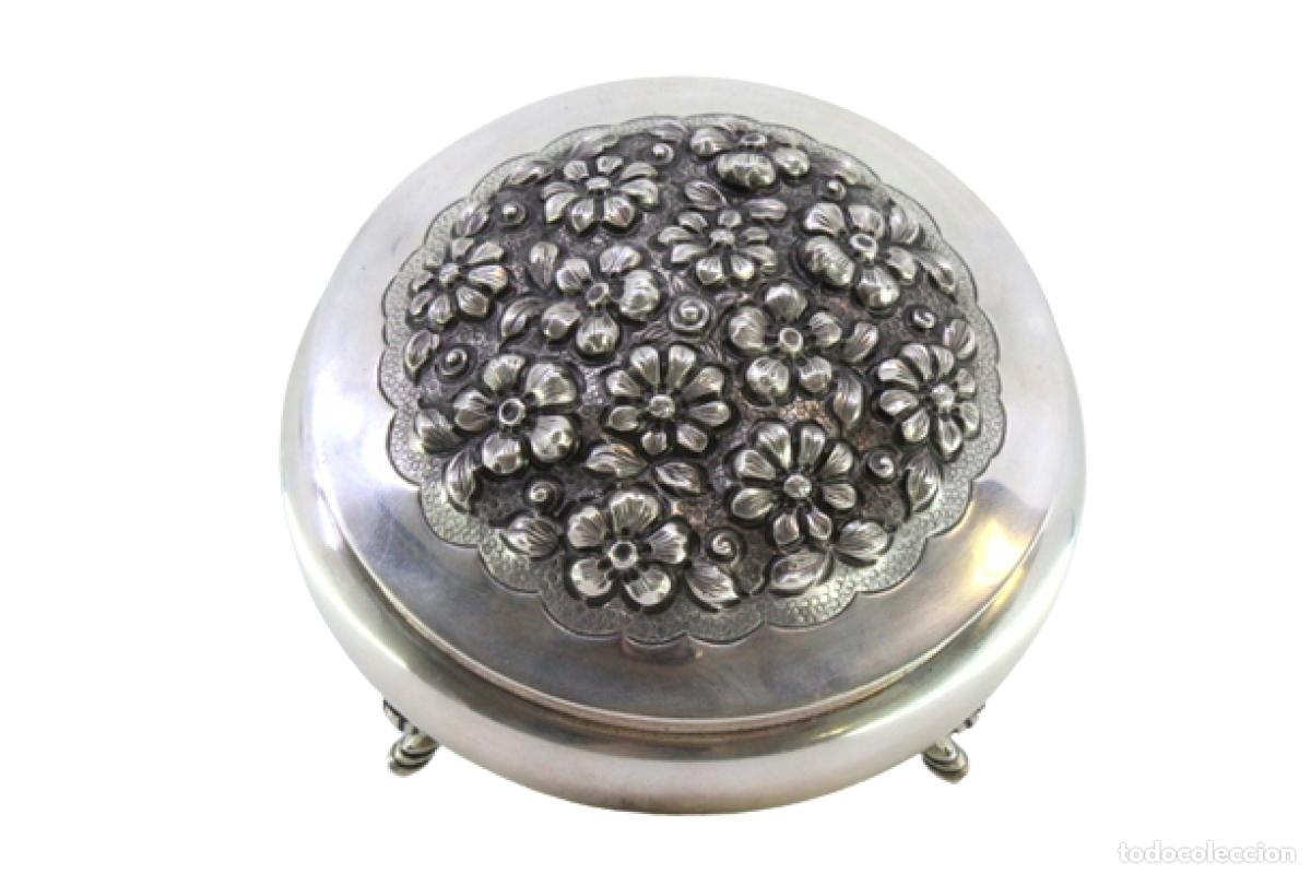 Antig&uuml;edades: bombonera de plata