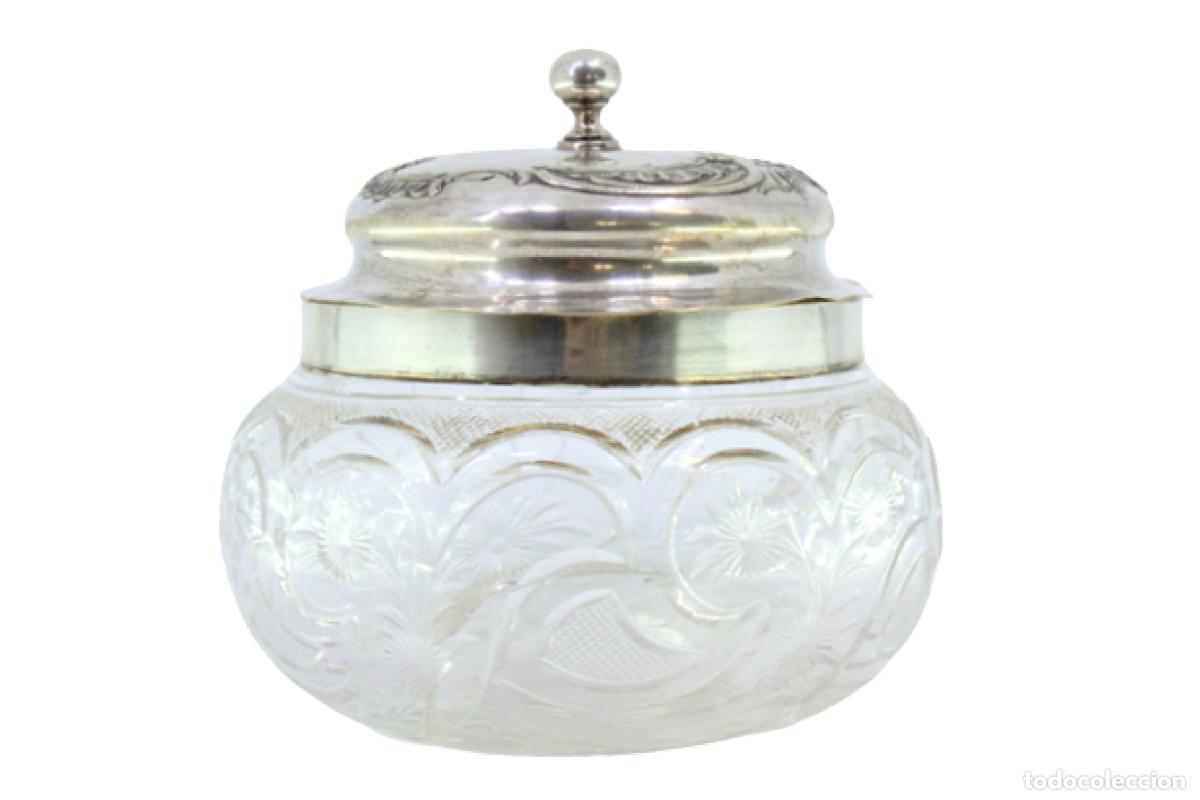 Antig&uuml;edades: bombonera de plata