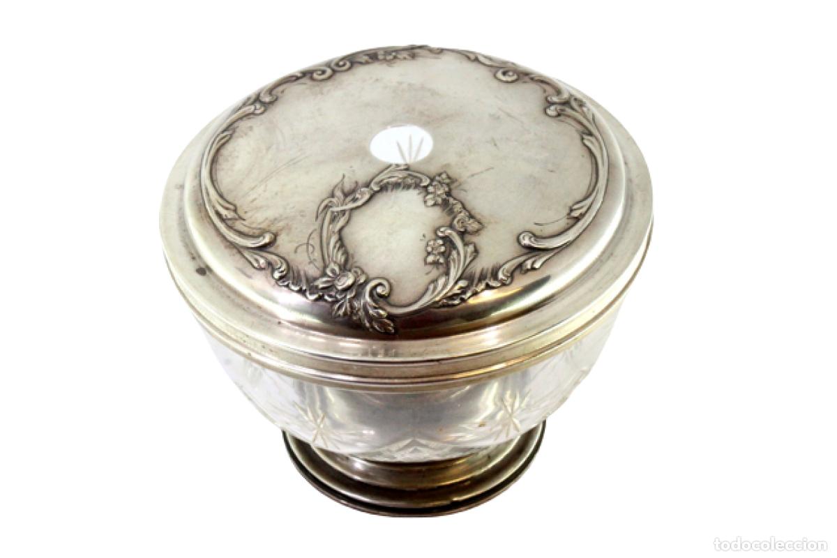 Antig&uuml;edades: bombonera de plata