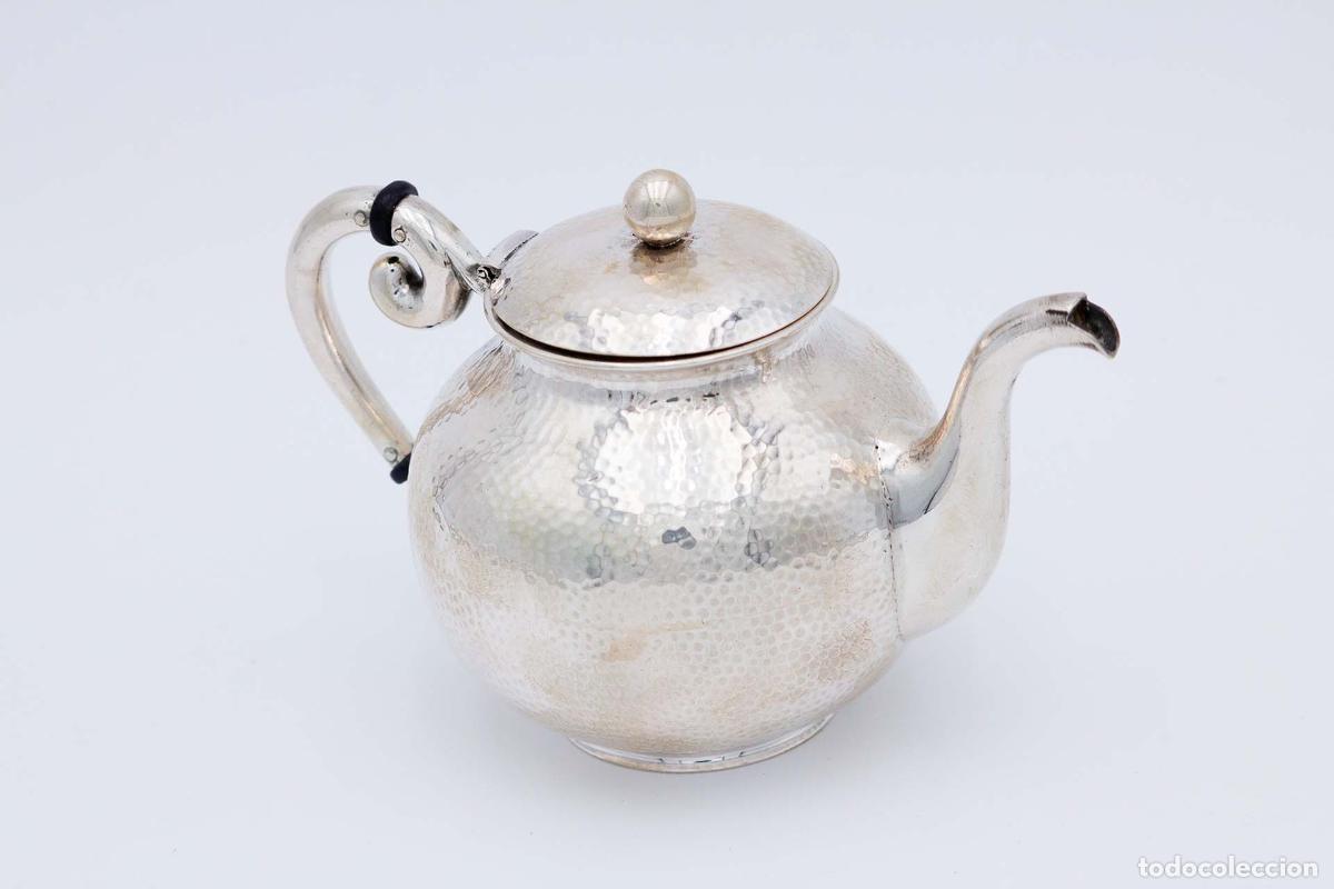 Antiguidades: tetera de plata