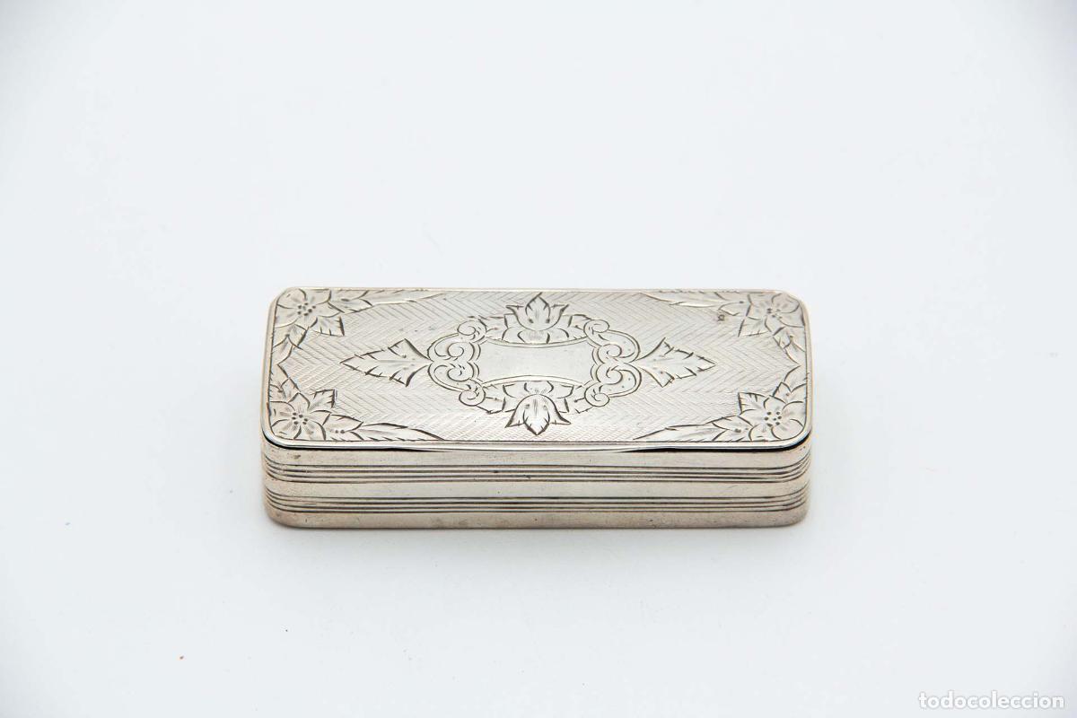 Antiguidades: Tabaquera, en plata