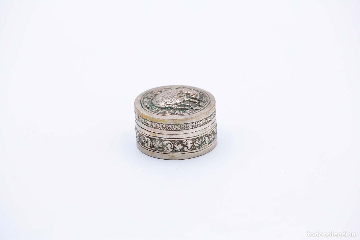 Antiques: Caja de plata para rosario o cuentas de oraci&oacute;n.