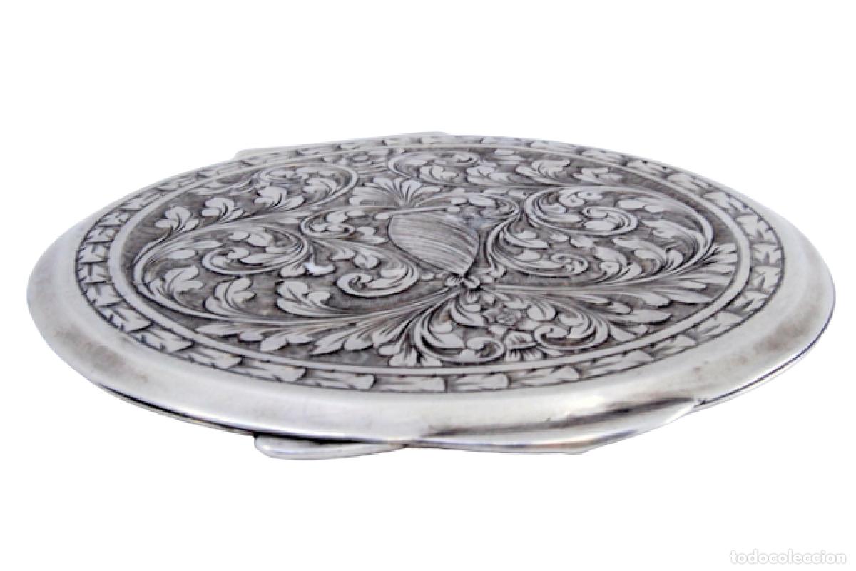 Antig&uuml;edades: Caja de belleza de plata - Foto 1