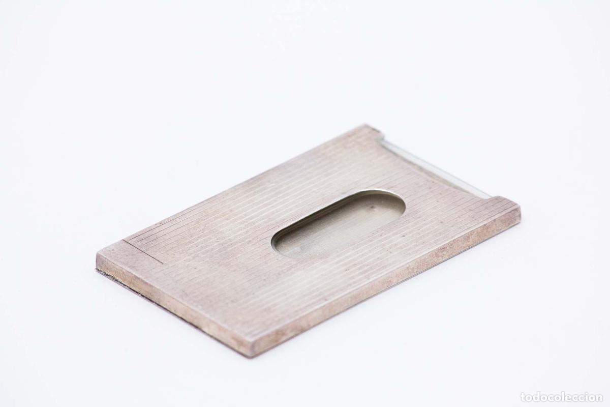 Antiques: Caja para tarjetas de visita, en color plata.