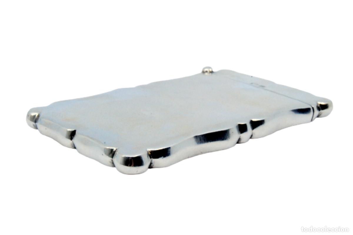 Antiguidades: Caja para tarjetas de visita, en color plata.