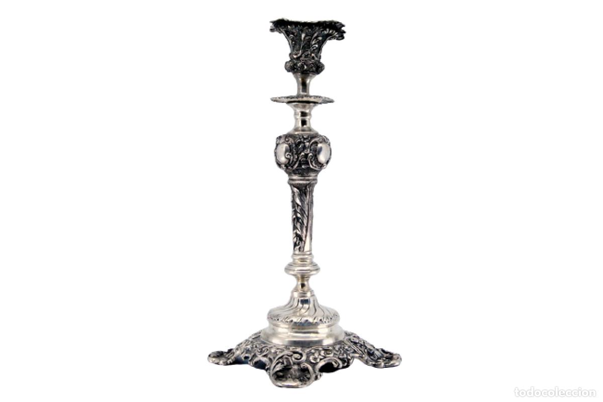 Antiguidades: candelabro de plata