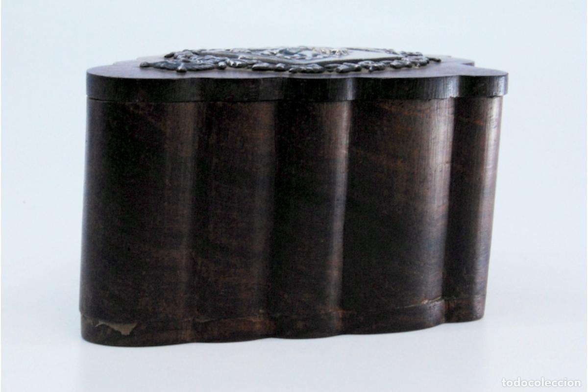 Antig&uuml;edades: Caja de madera y plata - Foto 2