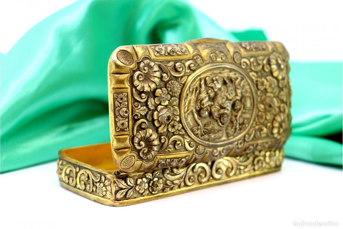 Antig&uuml;edades: Caja de plata ba&ntilde;ada en oro - Foto 2