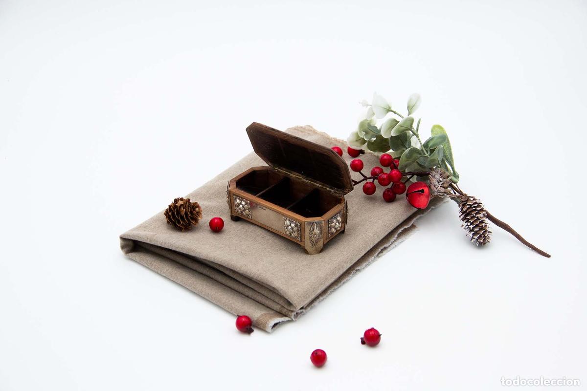 Antig&uuml;edades: Caja para sellos, hecha de madera y plata. - Foto 1
