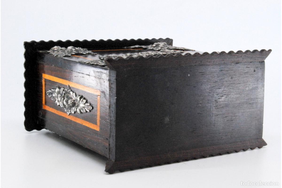 Antig&uuml;edades: Caja de tabaco, hecha de madera y plata. - Foto 3