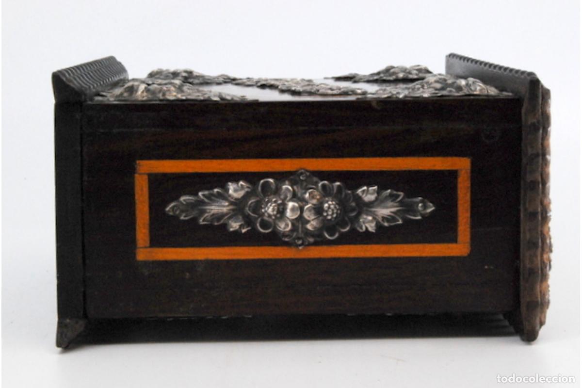 Antig&uuml;edades: Caja de tabaco, hecha de madera y plata. - Foto 4