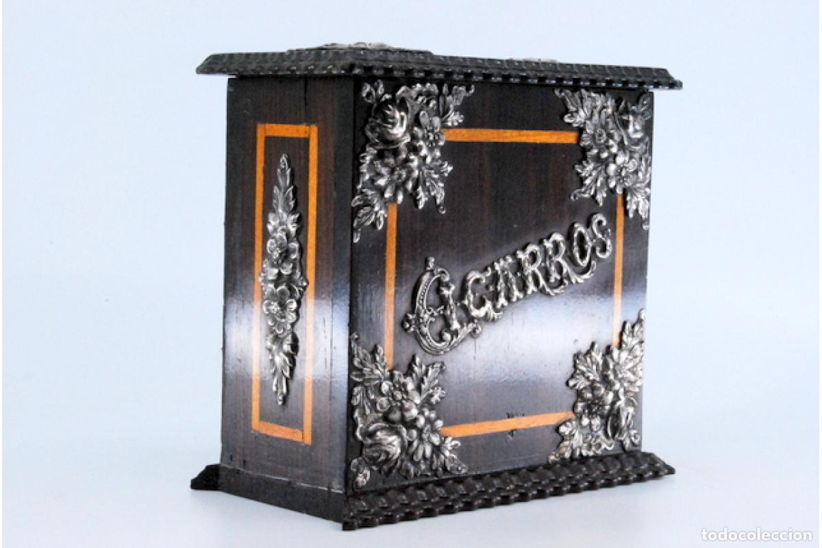 Antig&uuml;edades: Caja de tabaco, hecha de madera y plata. - Foto 6