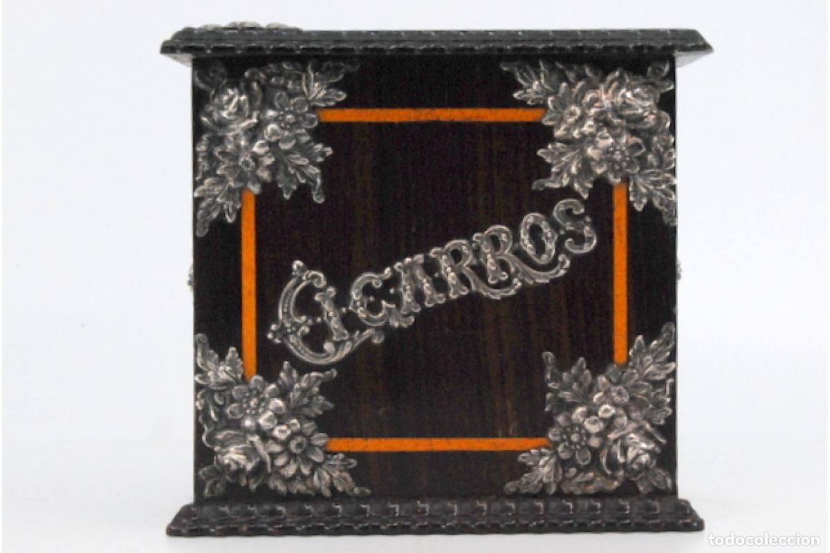 Antig&uuml;edades: Caja de tabaco, hecha de madera y plata. - Foto 7