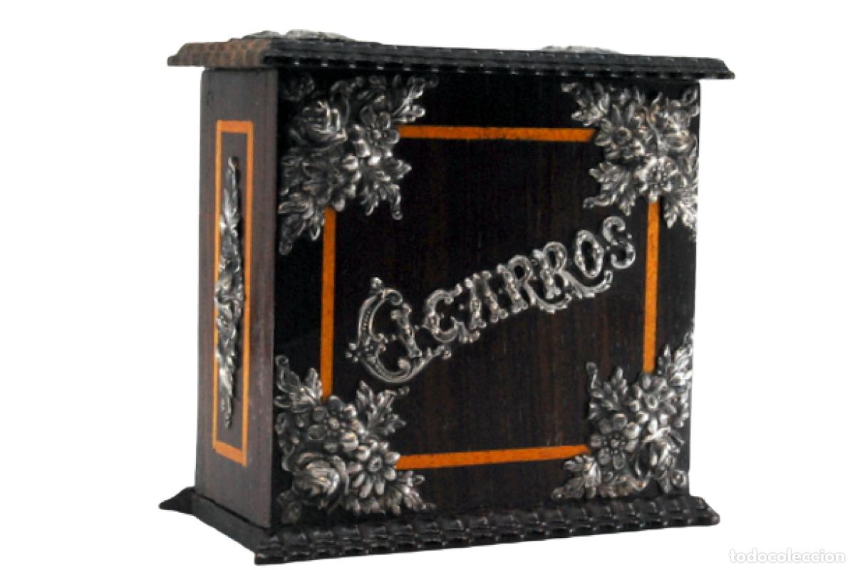 Antig&uuml;edades: Caja de tabaco, hecha de madera y plata. - Foto 1