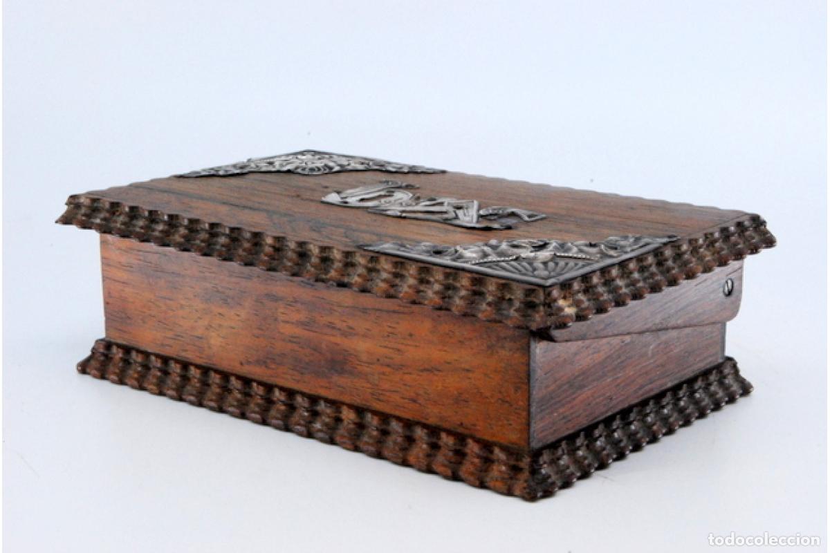 Antig&uuml;edades: Caja de cigarrillos, hecha de madera y plata. - Foto 2