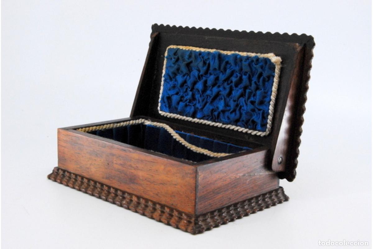 Antig&uuml;edades: Caja de cigarrillos, hecha de madera y plata. - Foto 7