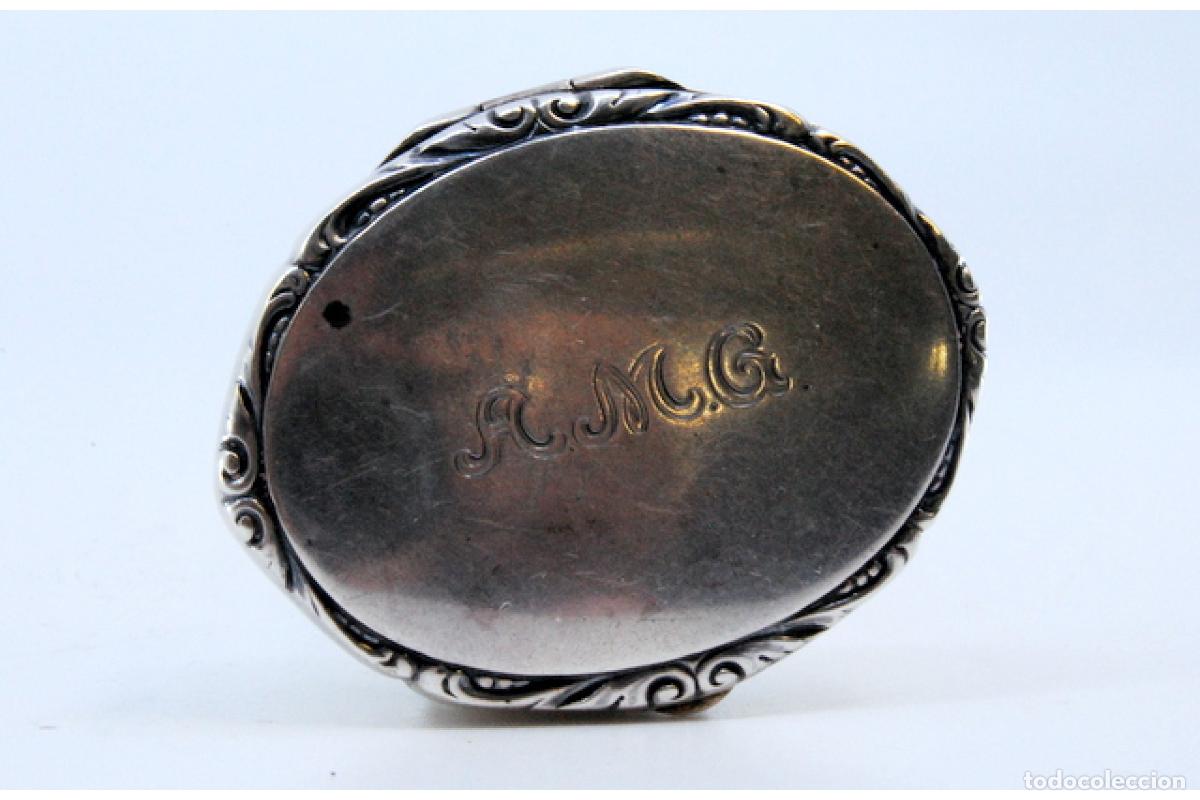 Antig&uuml;edades: Caja de belleza de plata - Foto 2