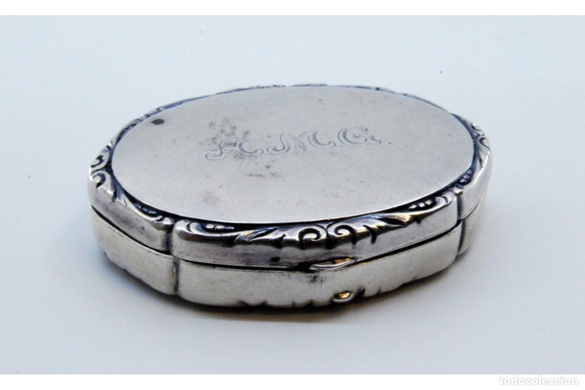 Antig&uuml;edades: Caja de belleza de plata - Foto 8