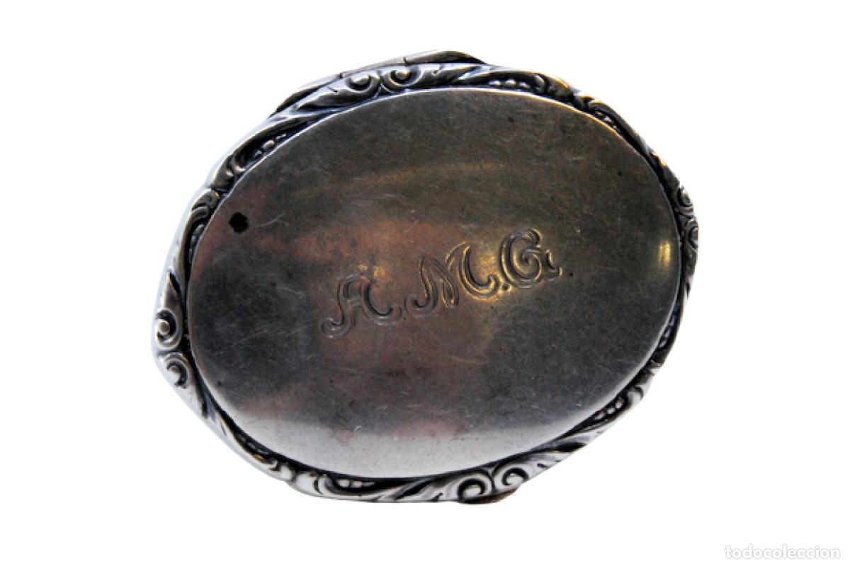 Antig&uuml;edades: Caja de belleza de plata - Foto 1