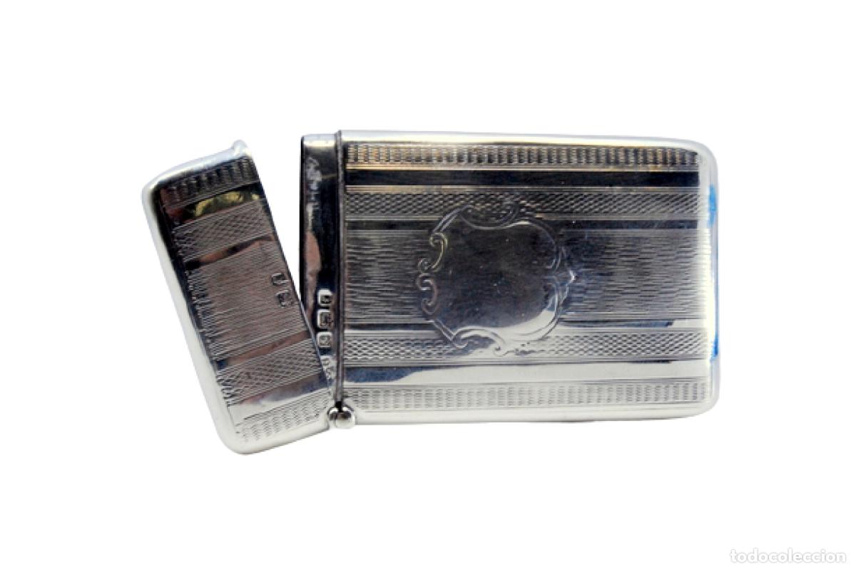 Antig&uuml;edades: Caja para tarjetas de visita, en color plata.