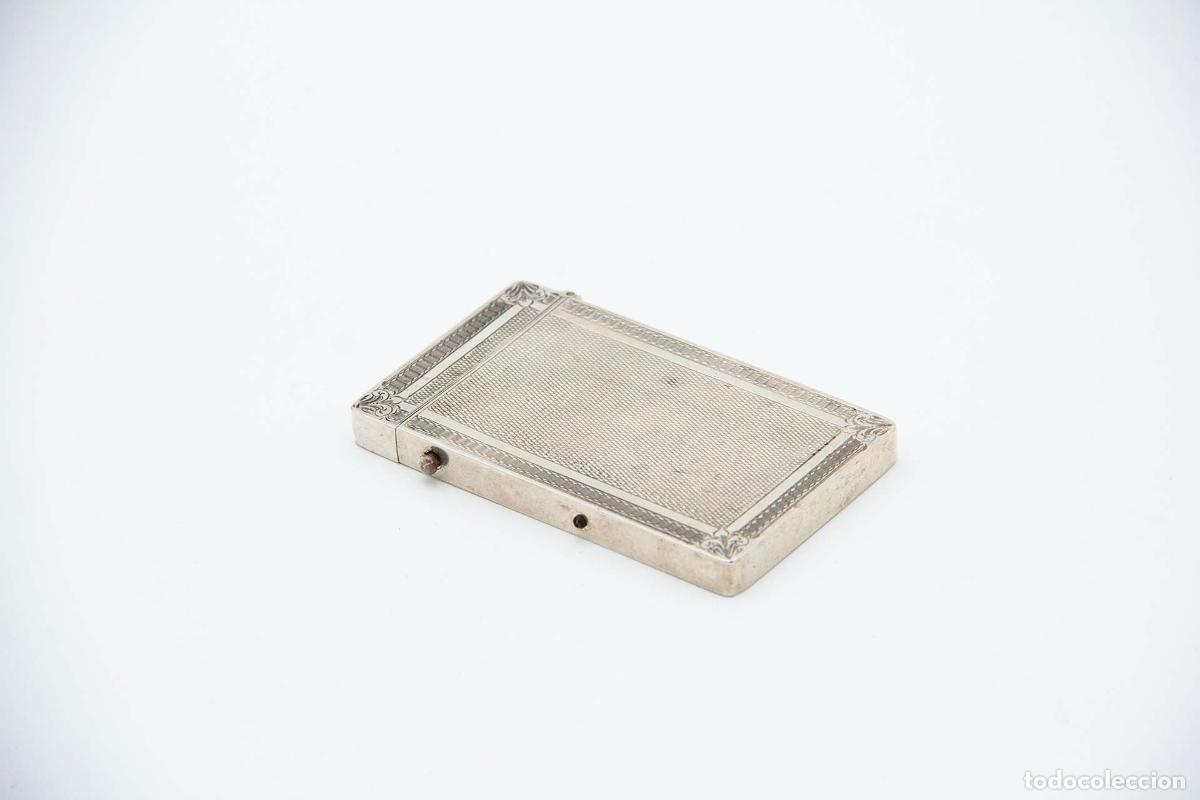 Antig&uuml;edades: Caja para tarjetas de visita, en color plata.
