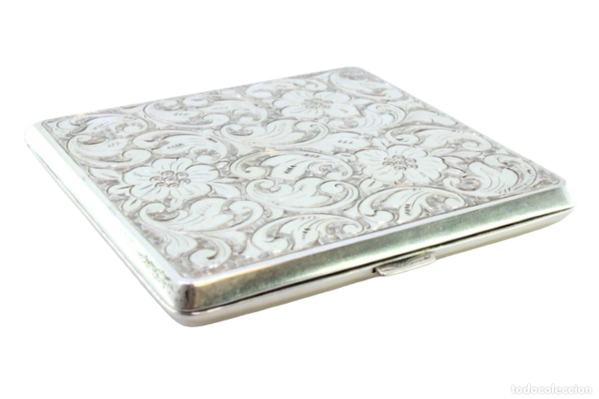 Antig&uuml;edades: Caja para tarjetas de visita, en color plata.