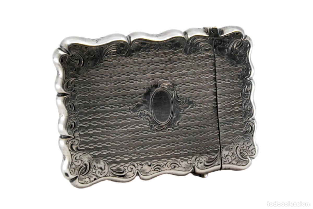 Antig&uuml;edades: Caja para tarjetas de visita, en color plata.