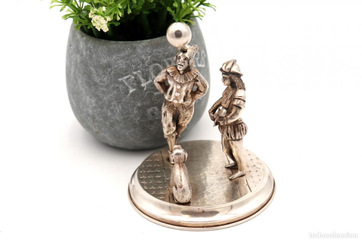 Antiquit&auml;ten: Estatuilla de plata - Grupo de acr&oacute;batas y perro