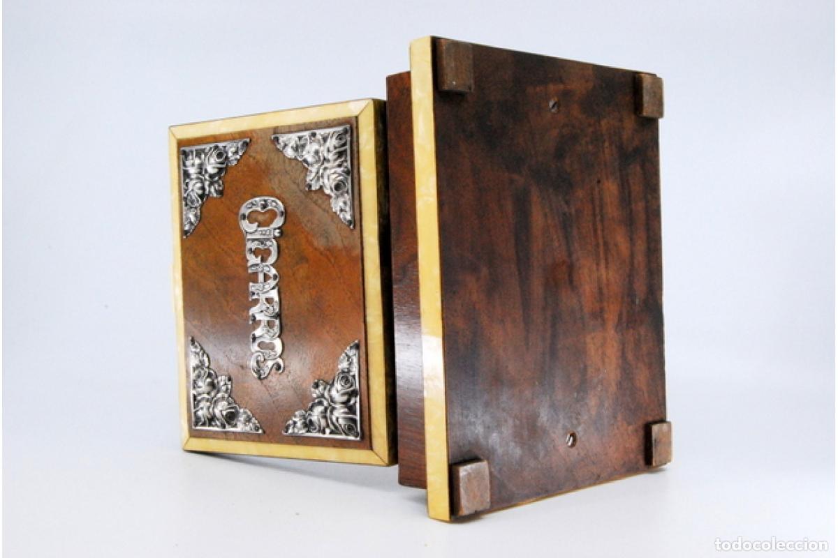 Antig&uuml;edades: Caja de tabaco, hecha de madera y plata. - Foto 7
