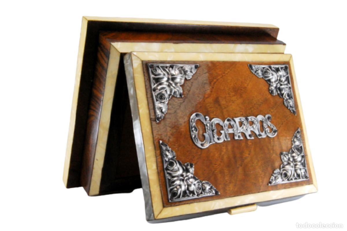 Antig&uuml;edades: Caja de tabaco, hecha de madera y plata. - Foto 1
