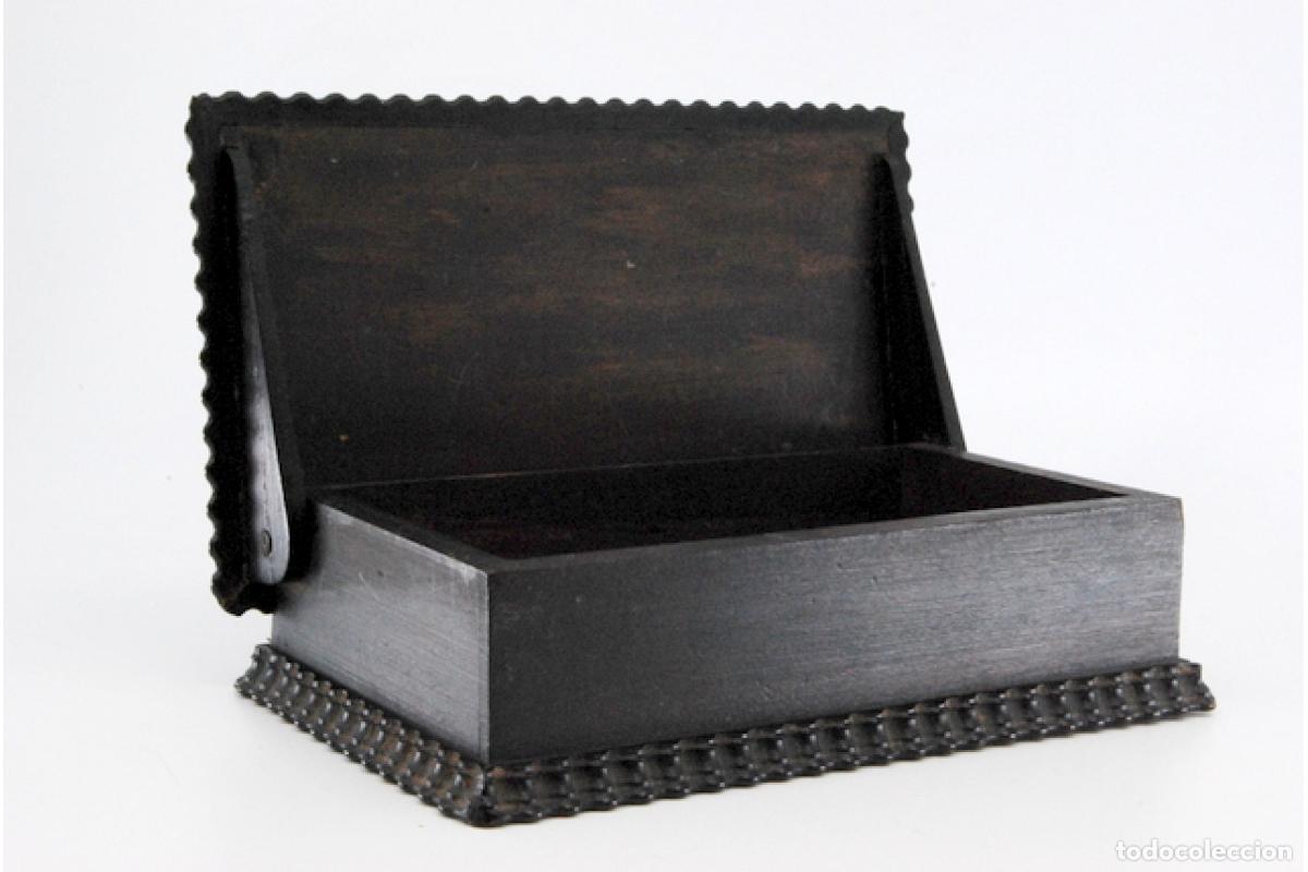 Antig&uuml;edades: Caja de cigarrillos, hecha de madera y plata. - Foto 4