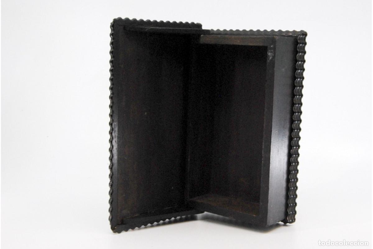 Antig&uuml;edades: Caja de cigarrillos, hecha de madera y plata. - Foto 5