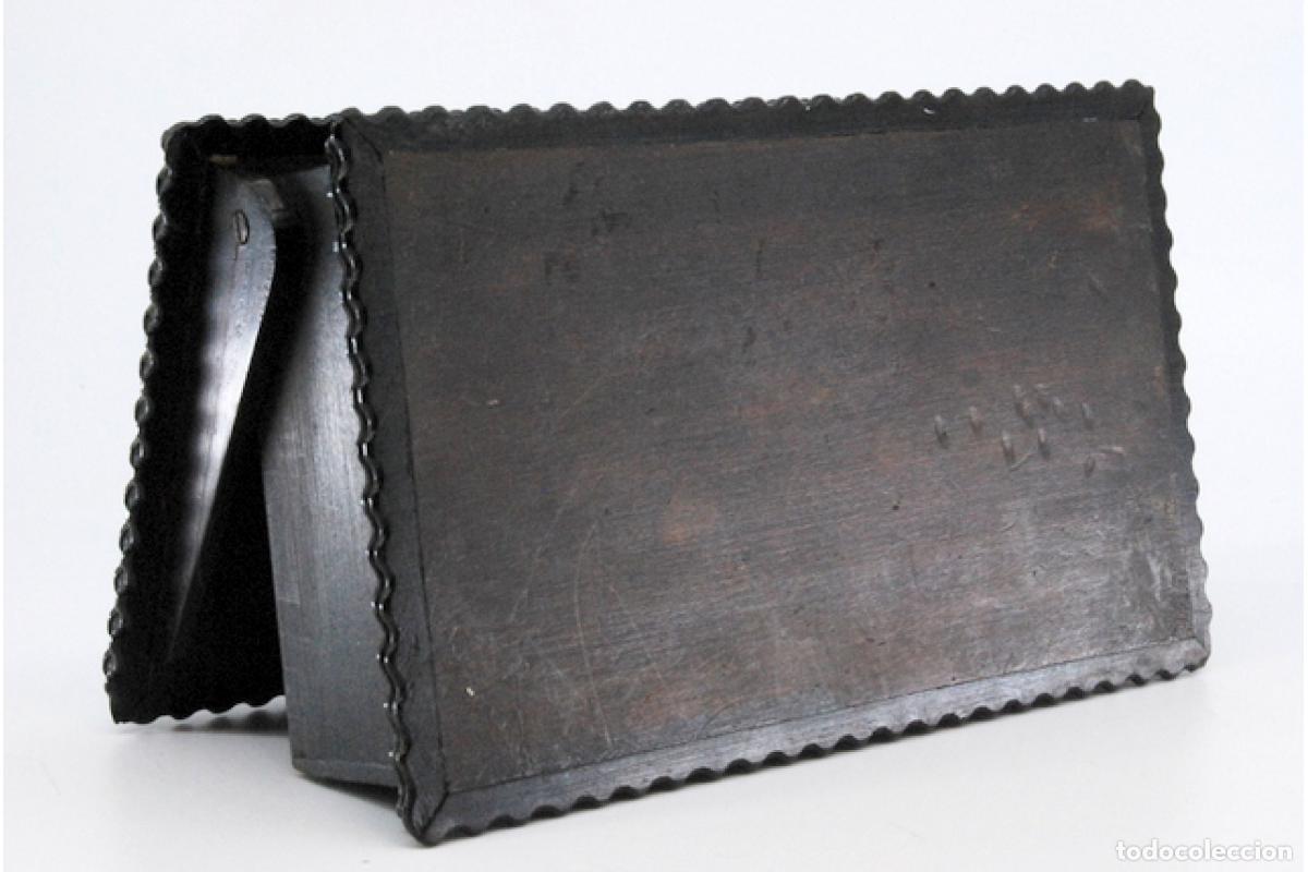 Antig&uuml;edades: Caja de cigarrillos, hecha de madera y plata. - Foto 6