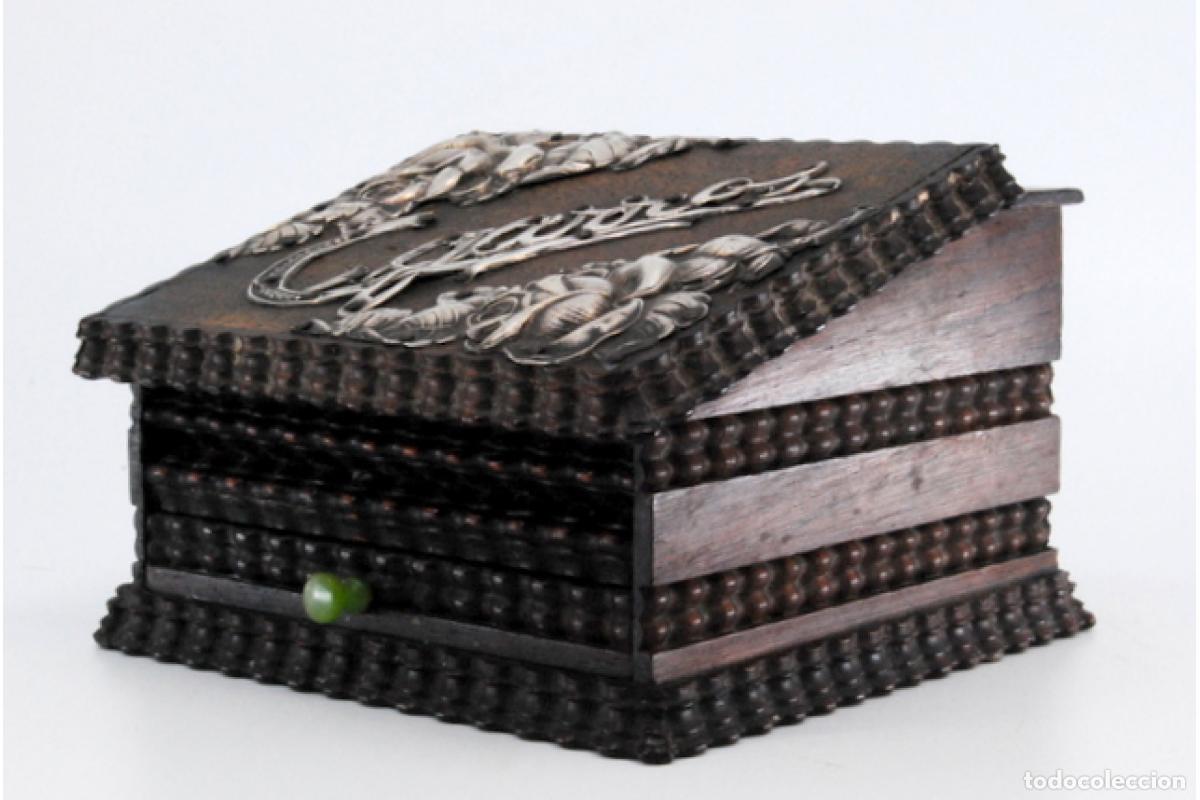 Antig&uuml;edades: Caja de cigarrillos, hecha de madera y plata. - Foto 2