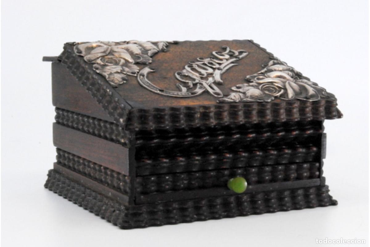 Antig&uuml;edades: Caja de cigarrillos, hecha de madera y plata. - Foto 3