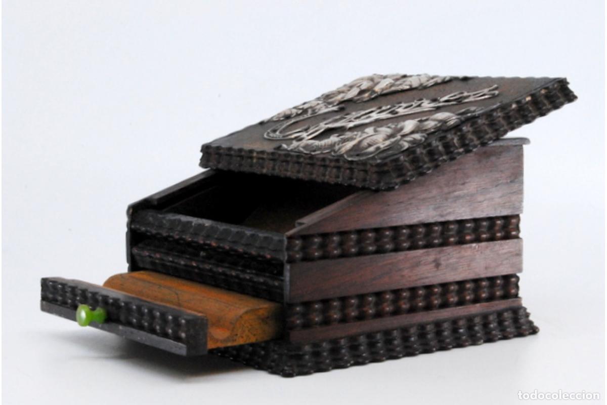 Antig&uuml;edades: Caja de cigarrillos, hecha de madera y plata. - Foto 4