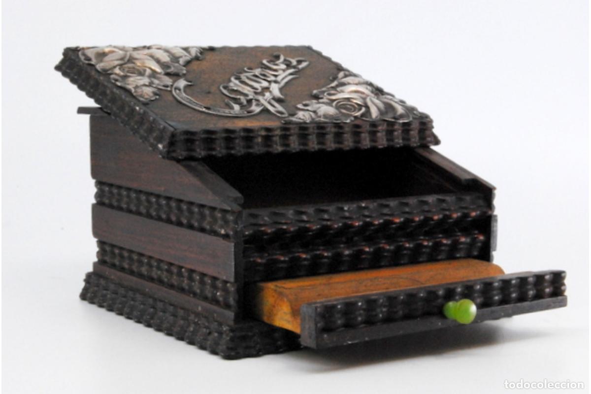 Antig&uuml;edades: Caja de cigarrillos, hecha de madera y plata. - Foto 5