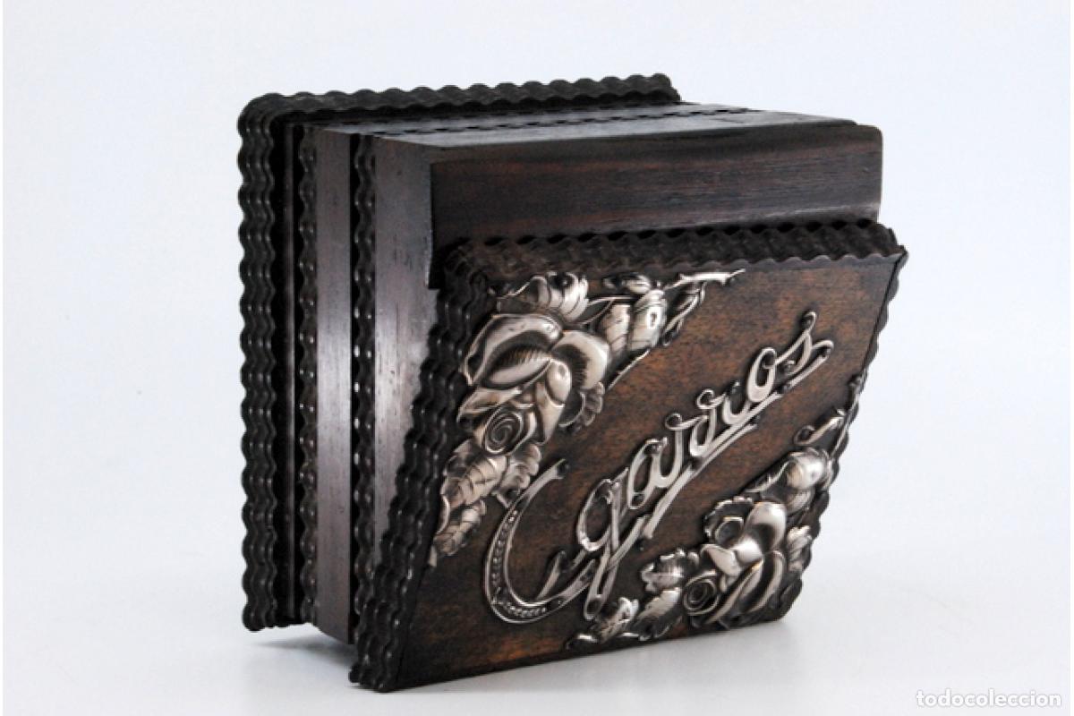 Antig&uuml;edades: Caja de cigarrillos, hecha de madera y plata. - Foto 6