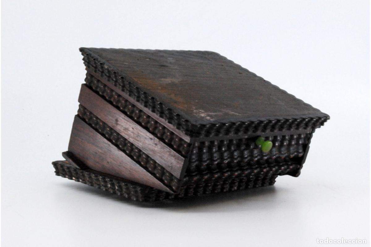 Antig&uuml;edades: Caja de cigarrillos, hecha de madera y plata. - Foto 9