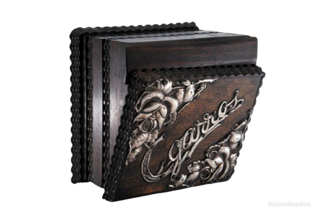 Antig&uuml;edades: Caja de cigarrillos, hecha de madera y plata. - Foto 1