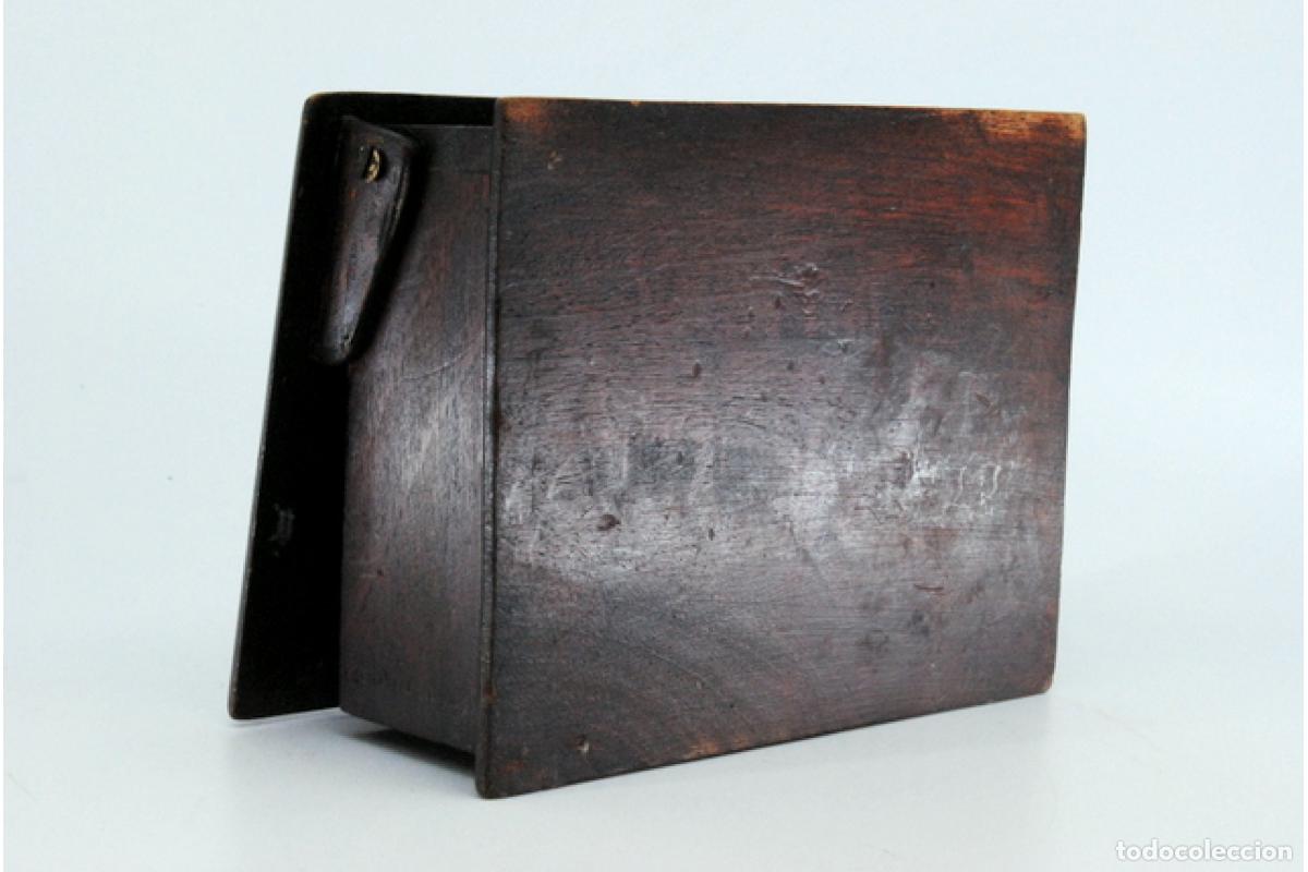 Antig&uuml;edades: Caja de cigarrillos, hecha de madera y plata. - Foto 3