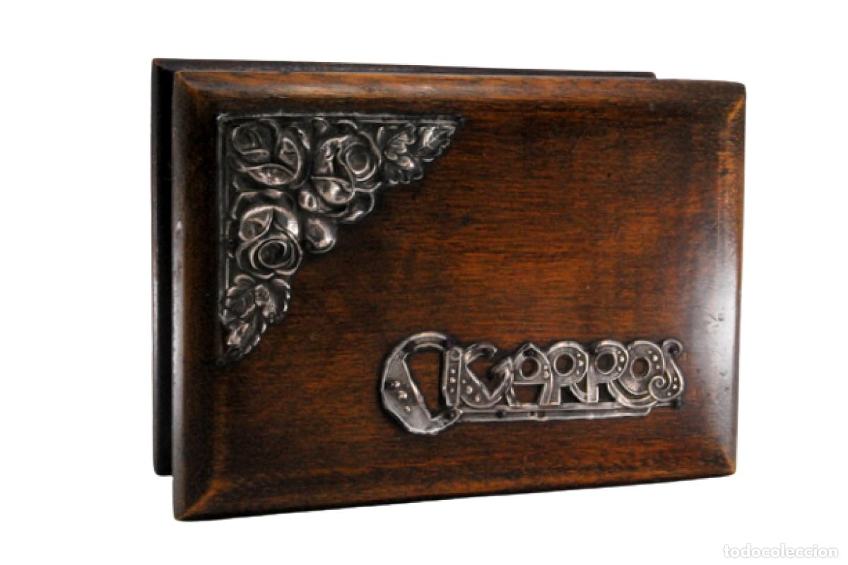Antig&uuml;edades: Caja de cigarrillos, hecha de madera y plata. - Foto 1