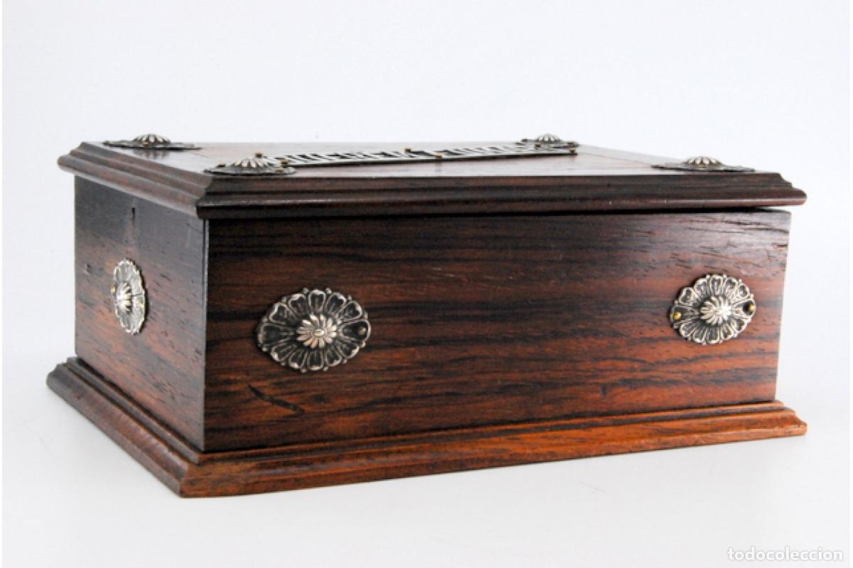 Antig&uuml;edades: Caja de cigarrillos, hecha de madera y plata. - Foto 4