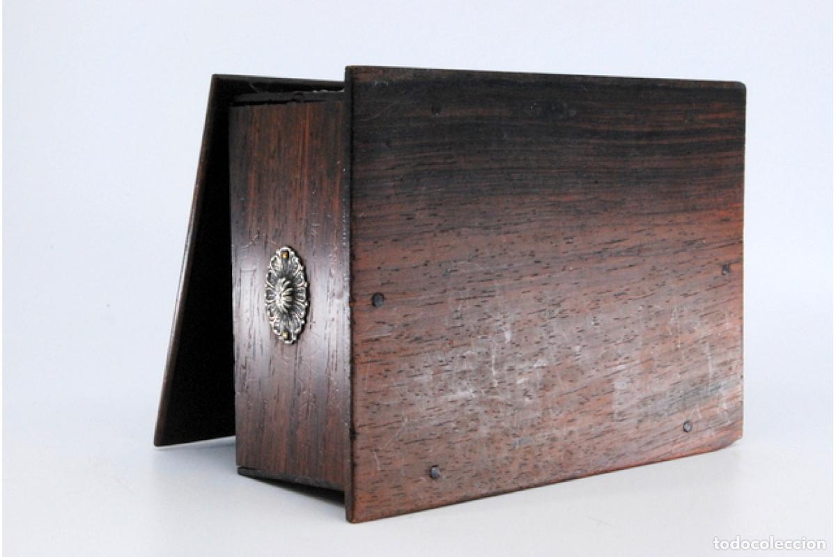 Antig&uuml;edades: Caja de cigarrillos, hecha de madera y plata. - Foto 5