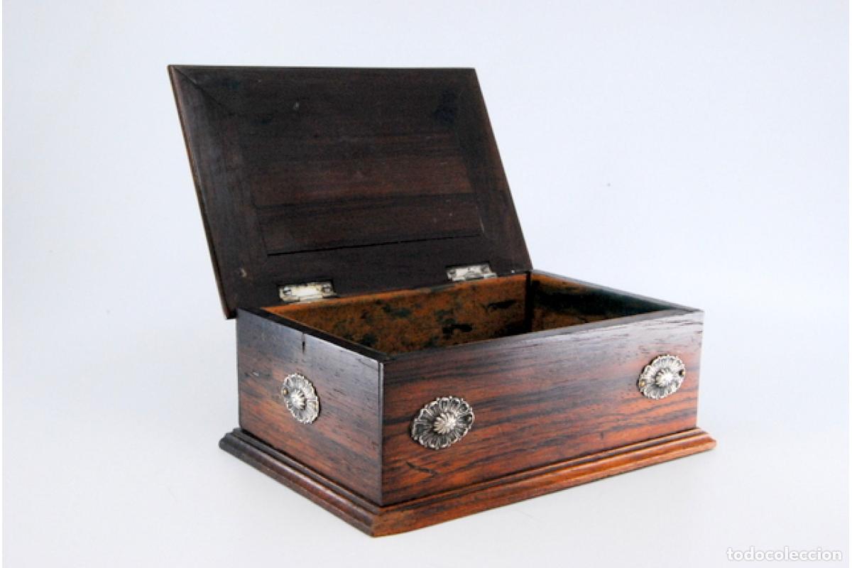 Antig&uuml;edades: Caja de cigarrillos, hecha de madera y plata. - Foto 6