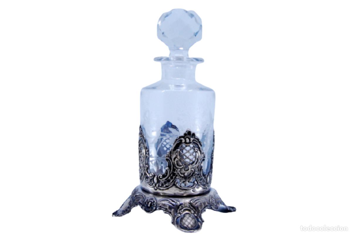 Antig&uuml;edades: Botella de licor de vidrio y plata. - Foto 1