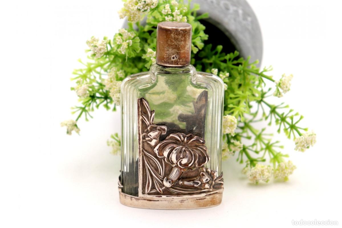 Antig&uuml;edades: Frasco de vidrio y plata para perfume. - Foto 1