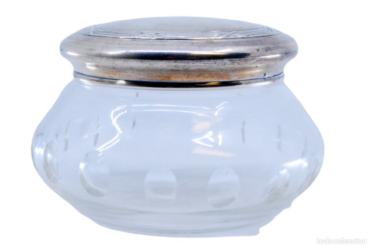 Antiguidades: Botella hecha de vidrio facetado y plata.