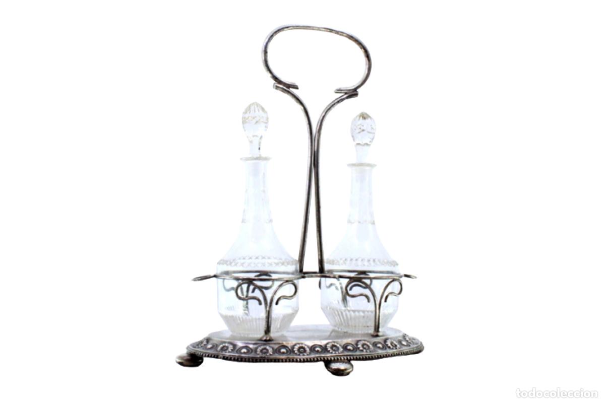 Antiguidades: Juego de licores/juego de aceite y vinagre, en plata.