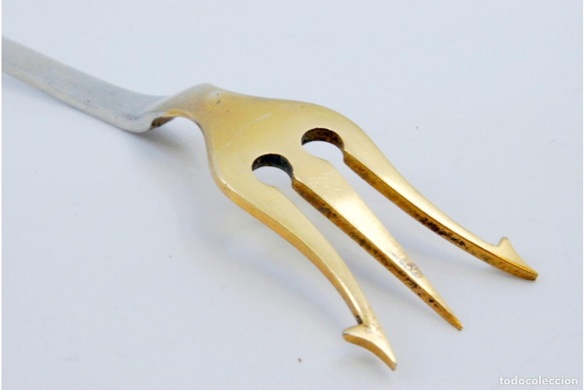 Antig&uuml;edades: Tenedor de plata para servir aperitivos. - Foto 2